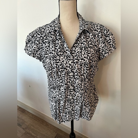 St Johns Bay Stretch allover print blouse top blue and white SZ L  button front - Picture 1 of 6